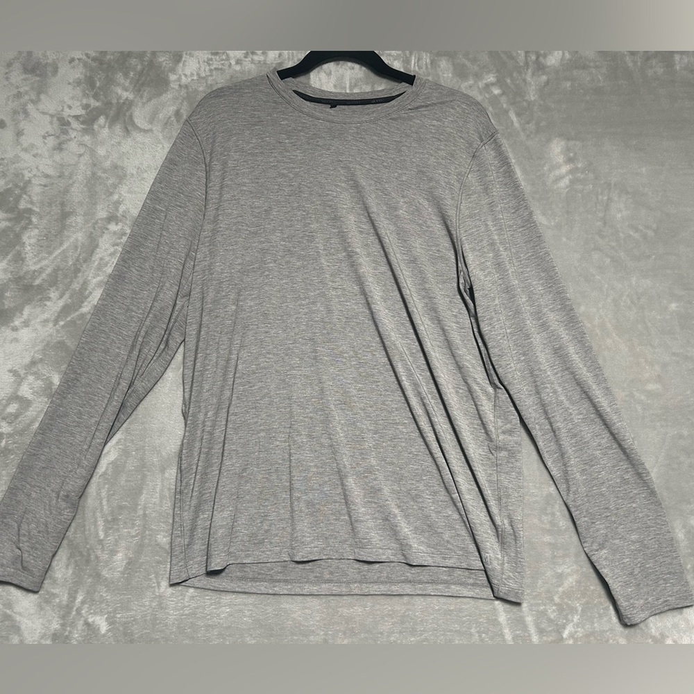 VRST Long Sleeve Shirt Men’s Medium Gray Workout Running Gym